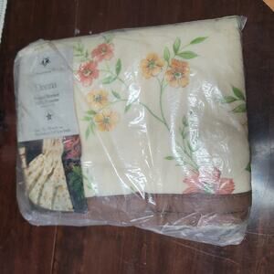 VINTAGE Owen Manufacturing Printed Floral Polyester Full Blanket Coverlet NEW